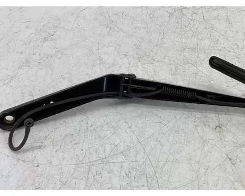 VOLVO 82717142 Windshield Wiper Arm & Components