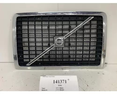 VOLVO 82733842 Grille