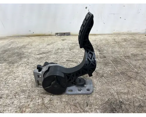 VOLVO 82734049 Fuel Pedal Assembly