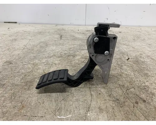 VOLVO 82734053 Fuel Pedal Assembly