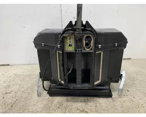 VOLVO 84739901 Heater Assembly