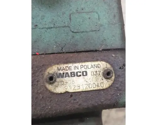 VOLVO 85006396 AIR COMPRESSOR