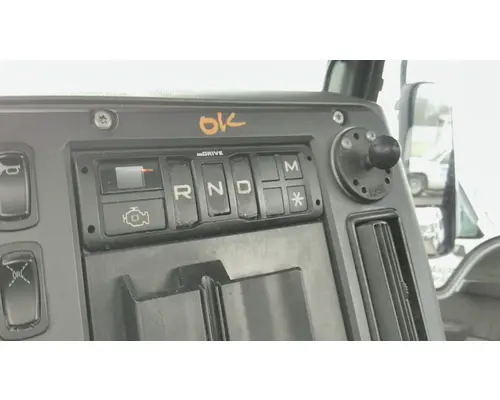VOLVO AT2612D GEAR SHIFTER