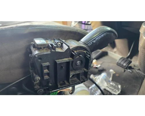 VOLVO ATO2612D GEAR SHIFTER