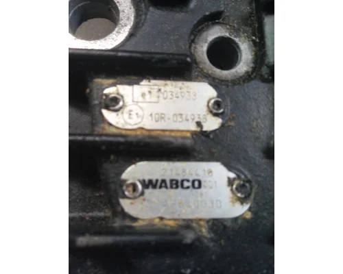 VOLVO ATO2612D TRANSMISSION CONTROL MODULE (TCM)