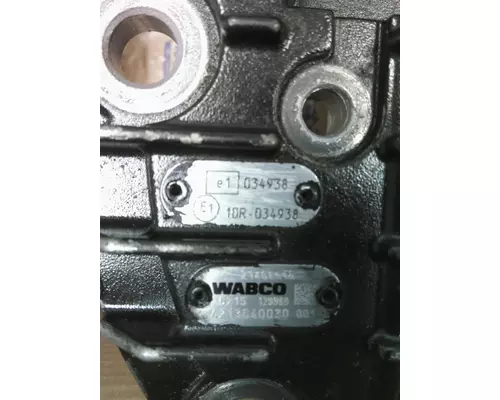 VOLVO ATO2612D Transmission Control Module (TCM)