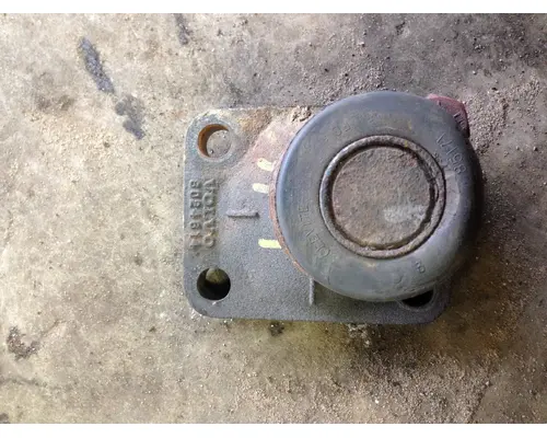 VOLVO AUTOCAR Engine Mounts