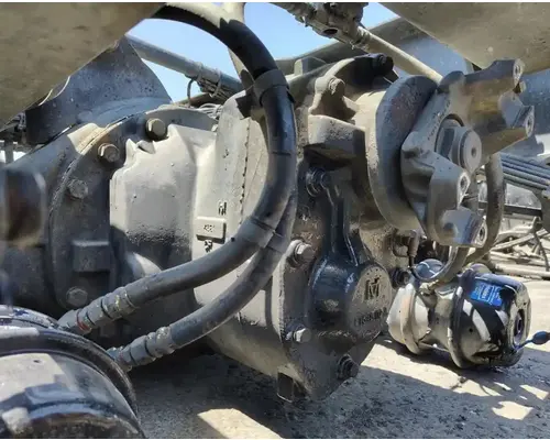 VOLVO Corporate Air Tandem Cutoffs