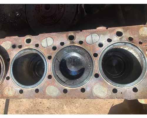 VOLVO D-13 Cylinder Block