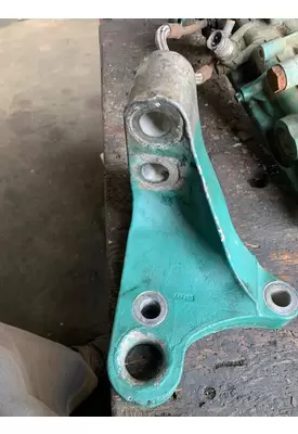VOLVO D-13 Engine Mounts