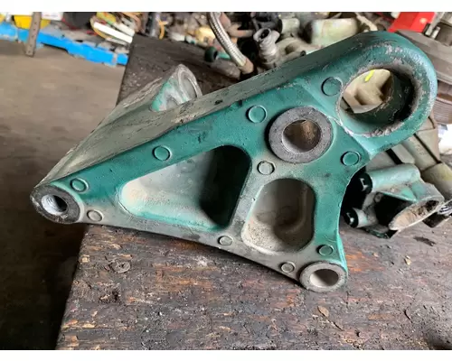VOLVO D-13 Engine Mounts