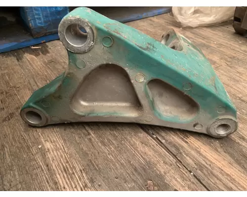 VOLVO D-13 Engine Mounts