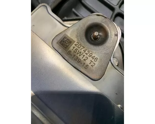 VOLVO D-13 Engine Oil Cooler