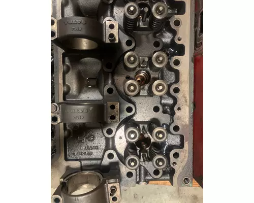 VOLVO D12 Cylinder Head