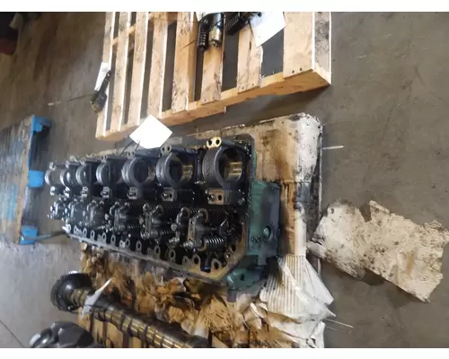 VOLVO D12 Cylinder Head