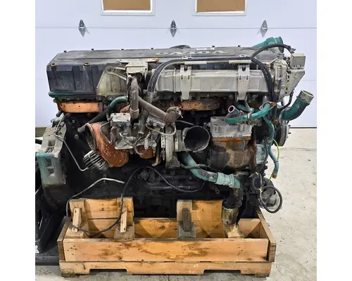VOLVO D12 Engine Assembly