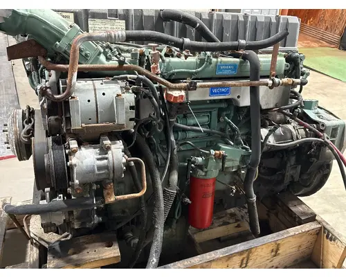 VOLVO D12 Engine Assembly