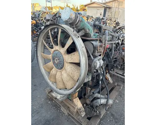 VOLVO D12 Engine Assembly