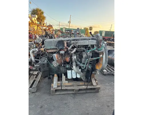VOLVO D12 Engine Assembly