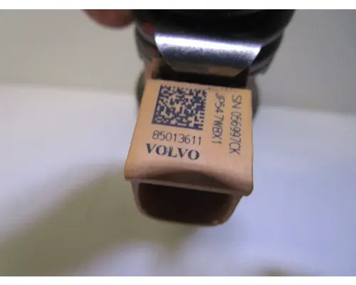 VOLVO D13_85013611 Fuel Injector