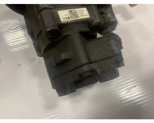 VOLVO D13 SCR Power Steering Pump