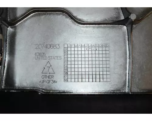 VOLVO D13 SCR Valve Cover