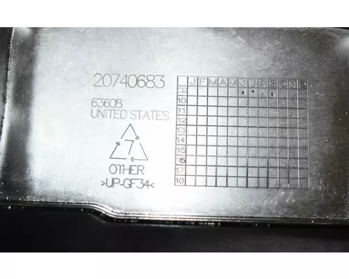 VOLVO D13 SCR Valve Cover