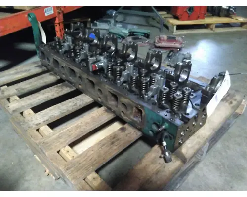 VOLVO D13 CYLINDER HEAD