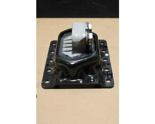 VOLVO D13 Engine Mounts