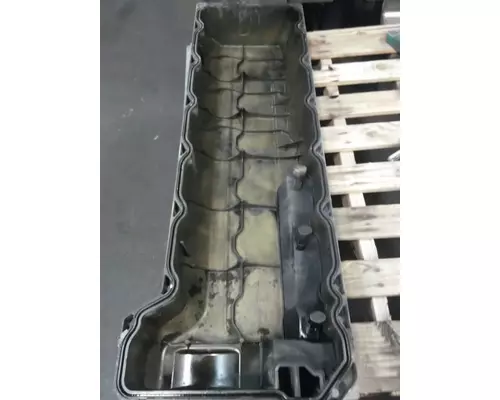 VOLVO D13 VALVE COVER