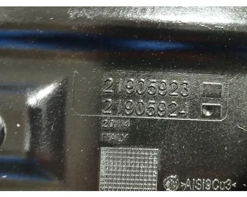 VOLVO D13 Valve Cover
