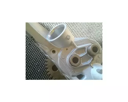 VOLVO D16 Oil Pump