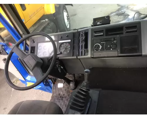 VOLVO FE CAB