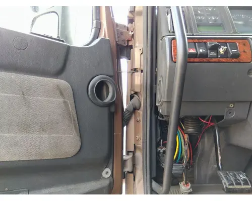 VOLVO VN 1996-1999 DOOR ASSEMBLY, FRONT