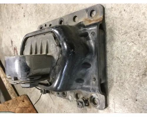 VOLVO VN670 Engine Mounts