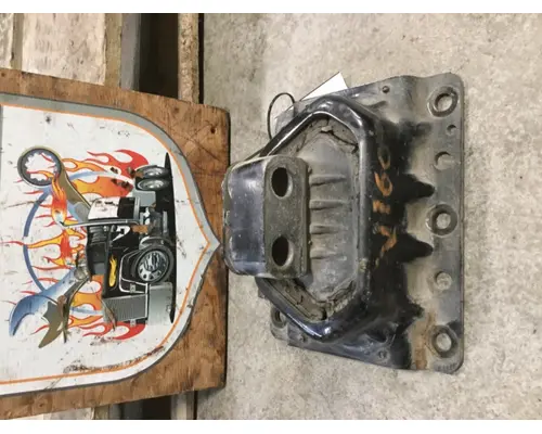 VOLVO VN670 Engine Mounts