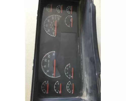 VOLVO VN670 Instrument Cluster