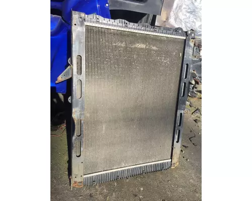 VOLVO VN670 Radiator