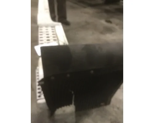 VOLVO VN670 Skirt
