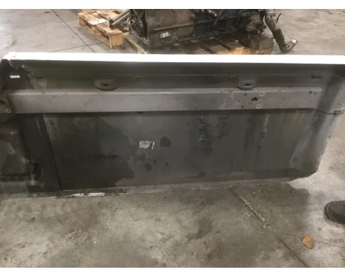 VOLVO VN670 Skirt