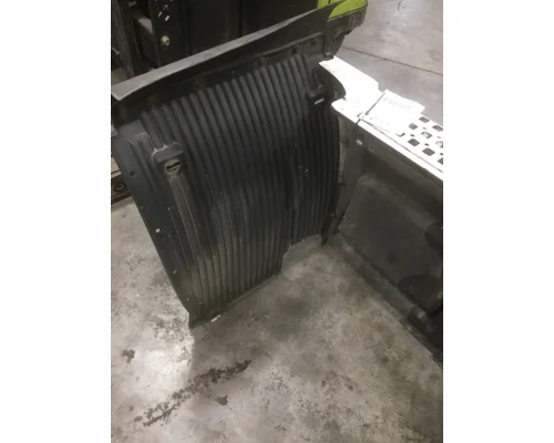 VOLVO VN670 Skirt