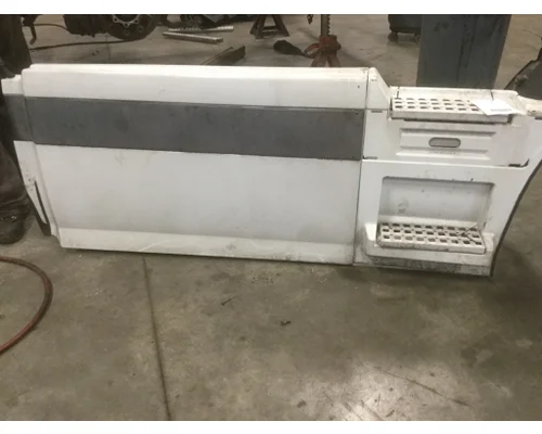 VOLVO VN670 Skirt