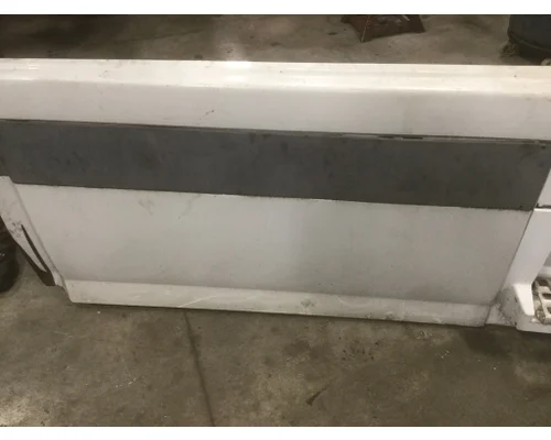 VOLVO VN670 Skirt
