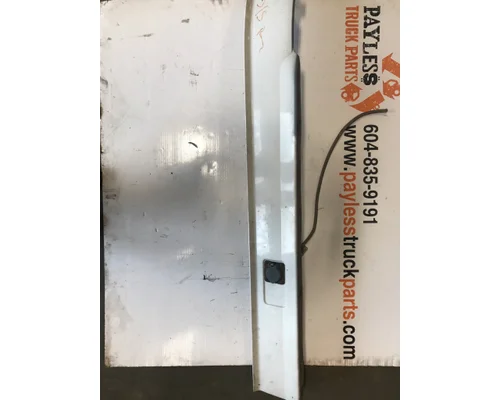 VOLVO VN670 Skirt