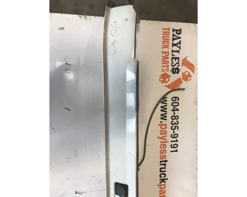VOLVO VN670 Skirt