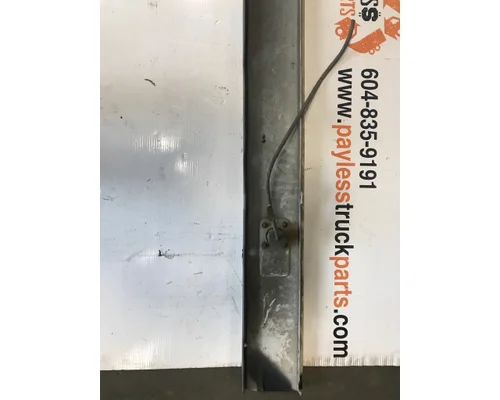 VOLVO VN670 Skirt