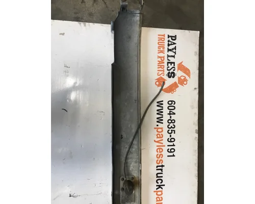 VOLVO VN670 Skirt