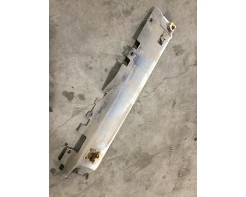 VOLVO VN670 Skirt