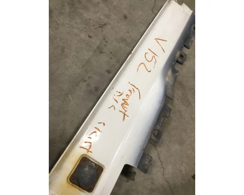 VOLVO VN670 Skirt