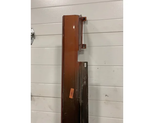 VOLVO VN730 Skirt